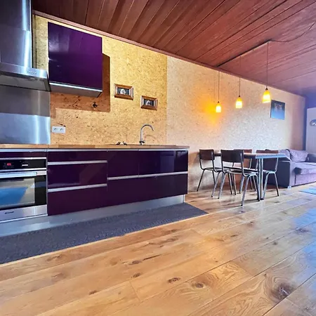 The Roots بيت للعطل