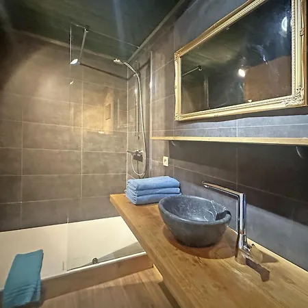 The Roots بيت للعطل *