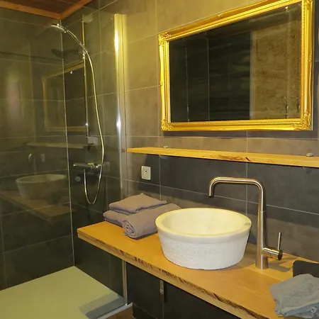 The Roots بيت للعطل